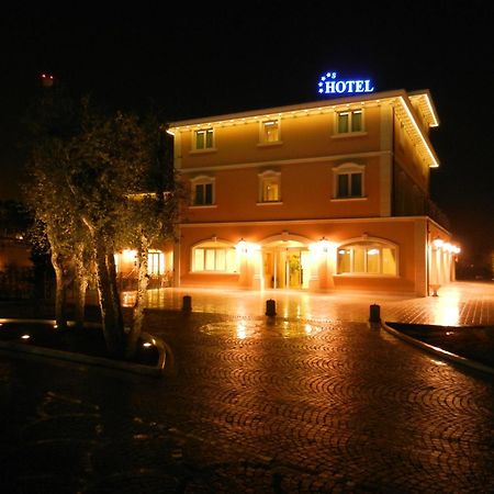 Hotel Villa Michelangelo Città Sant'Angelo Esterno foto