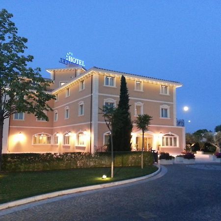 Hotel Villa Michelangelo Città Sant'Angelo Esterno foto