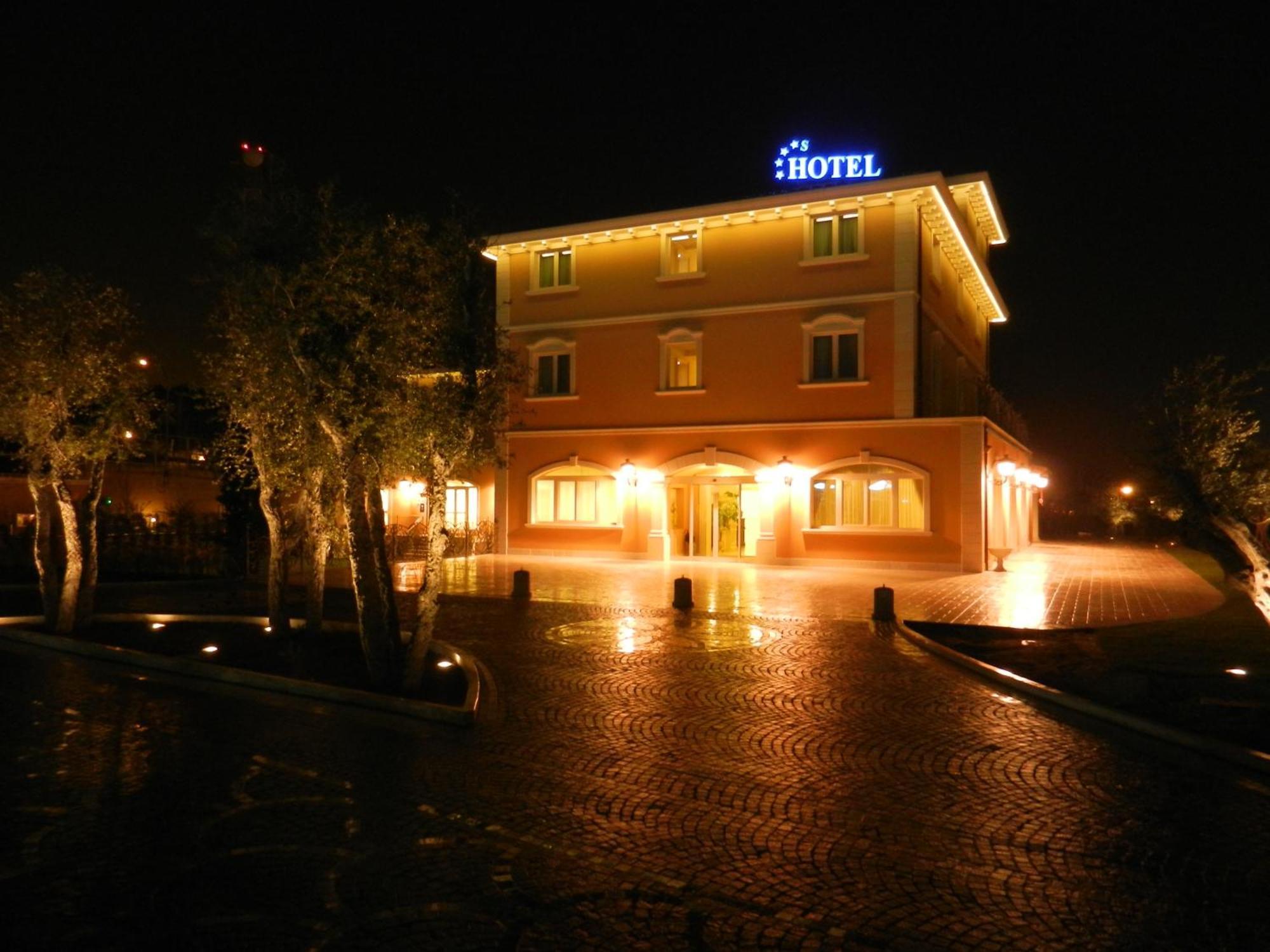 Hotel Villa Michelangelo Città Sant'Angelo Esterno foto