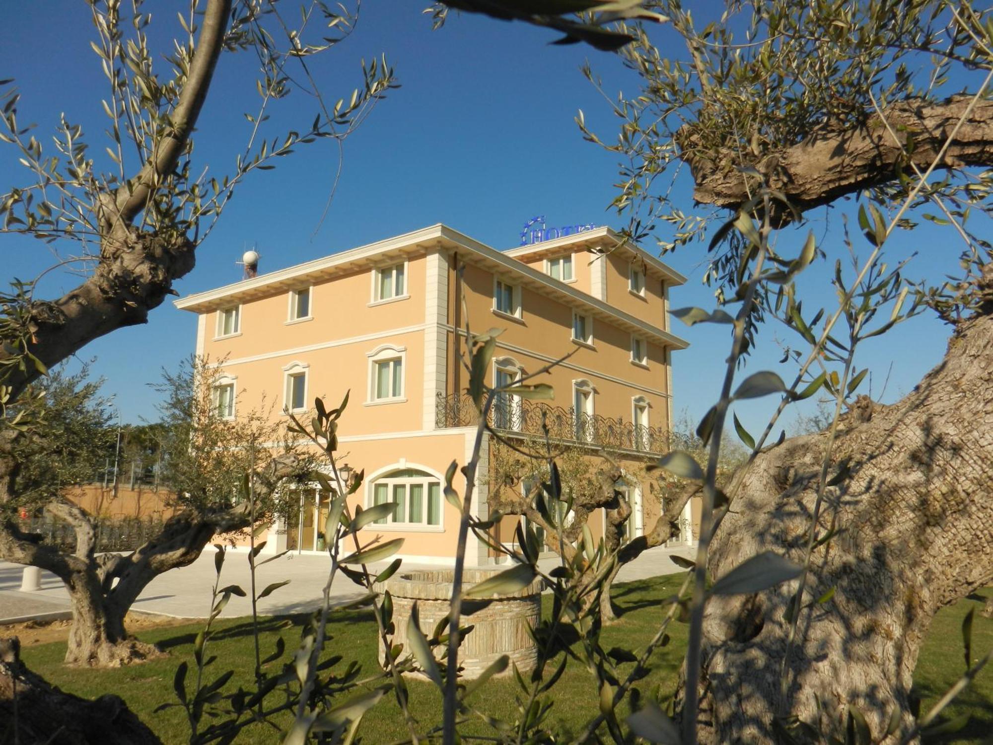 Hotel Villa Michelangelo Città Sant'Angelo Esterno foto