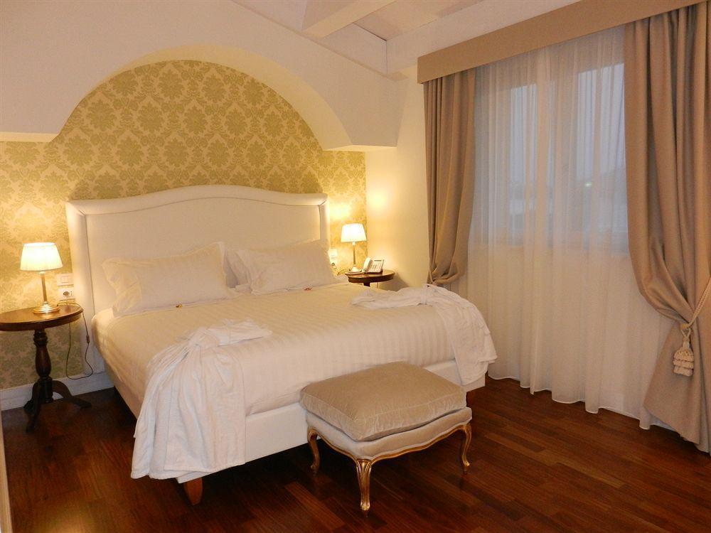 Hotel Villa Michelangelo Città Sant'Angelo Esterno foto