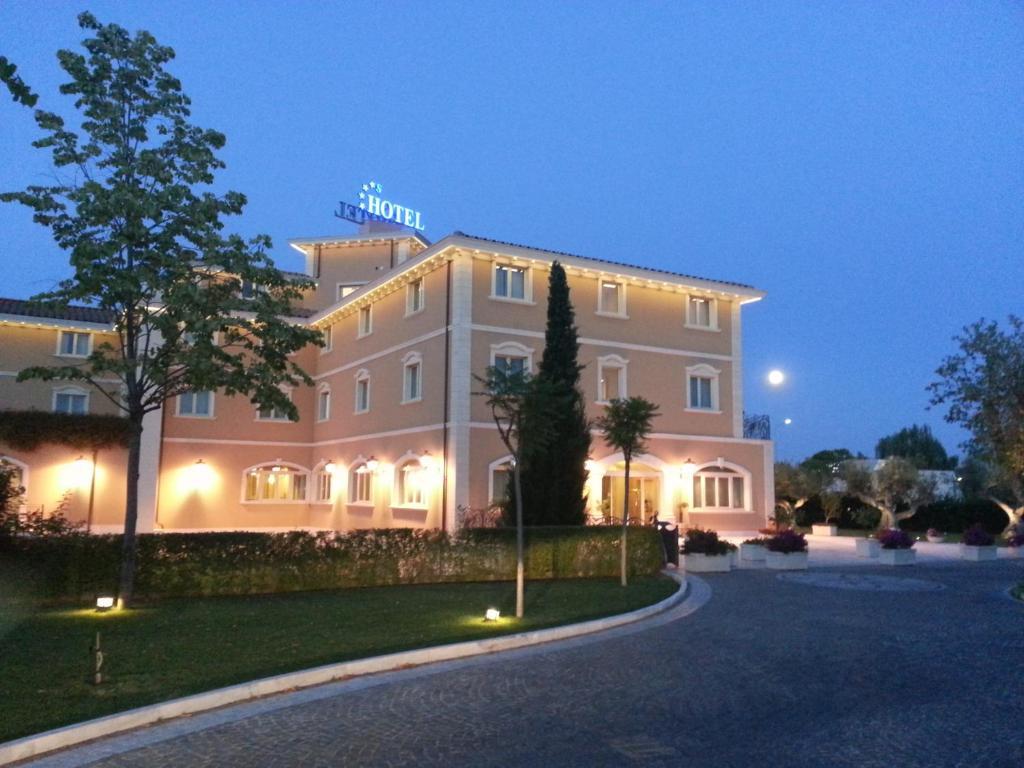 Hotel Villa Michelangelo Città Sant'Angelo Esterno foto