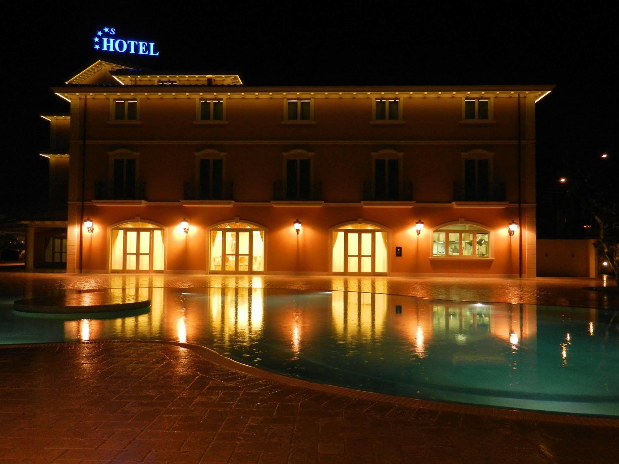 Hotel Villa Michelangelo Città Sant'Angelo Esterno foto