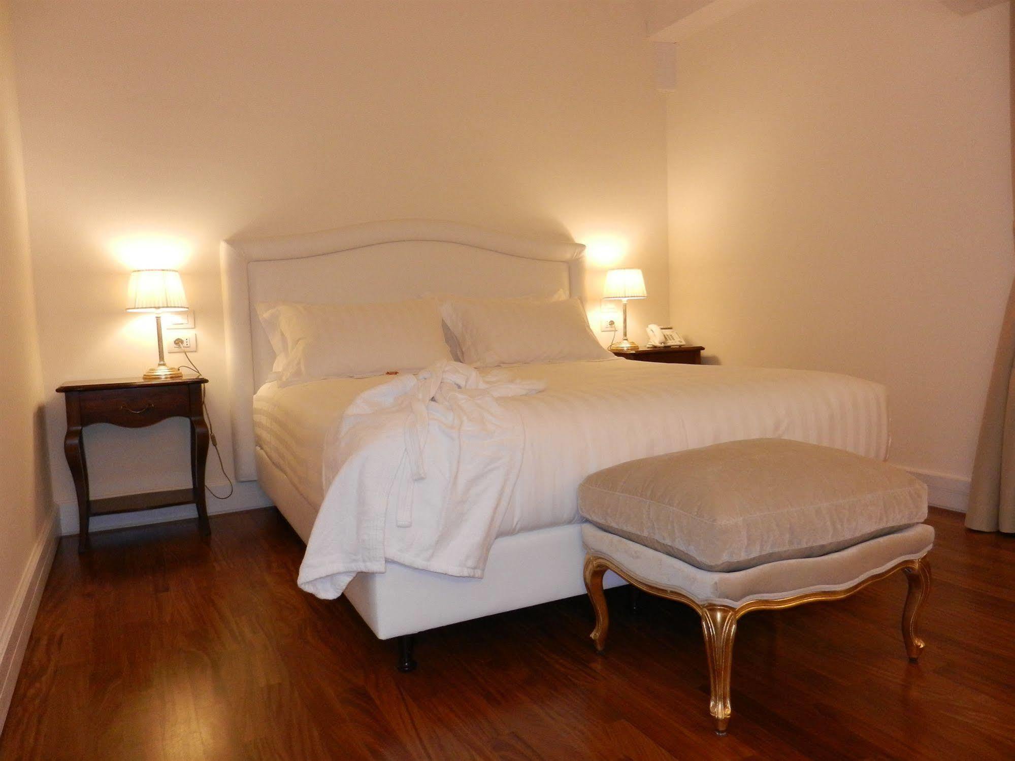 Hotel Villa Michelangelo Città Sant'Angelo Esterno foto