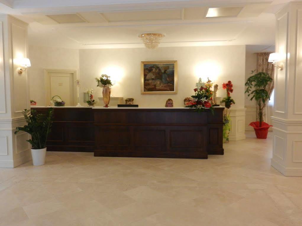 Hotel Villa Michelangelo Città Sant'Angelo Esterno foto